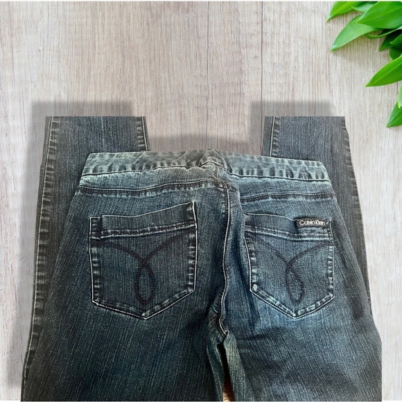 Size 8 Calvin Klein Straight Leg Jeans - Picture 3 of 3